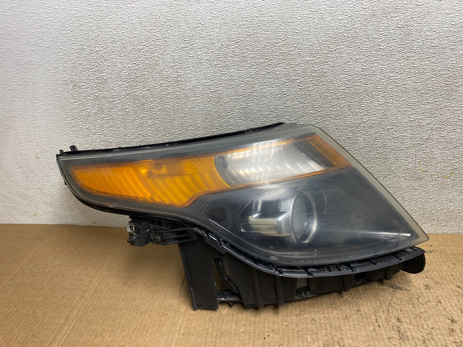 2011 to 2015 Ford Explorer Police Right Passenger Halogen Headlight Oem W7749 DW0