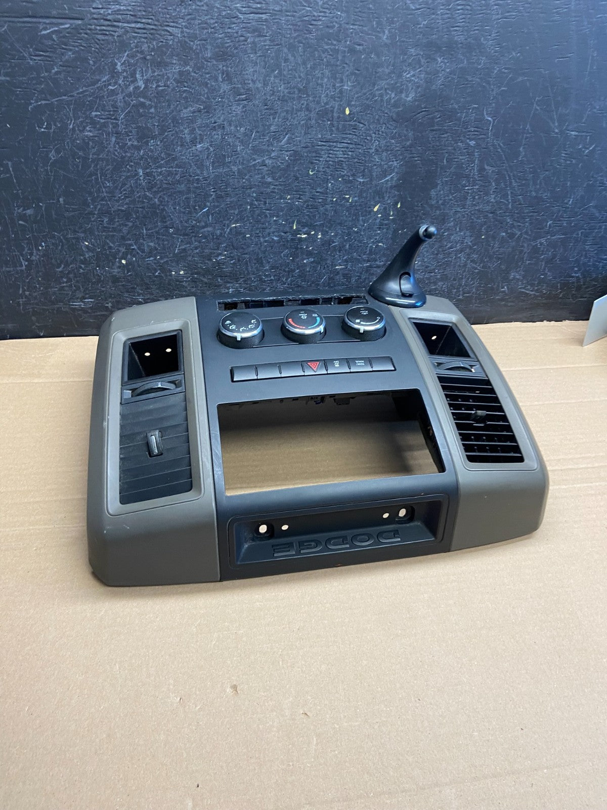 2009 to 2012 Dodge Ram 1500 Center Dash Radio Screen Climate Panel AG0446 DG2