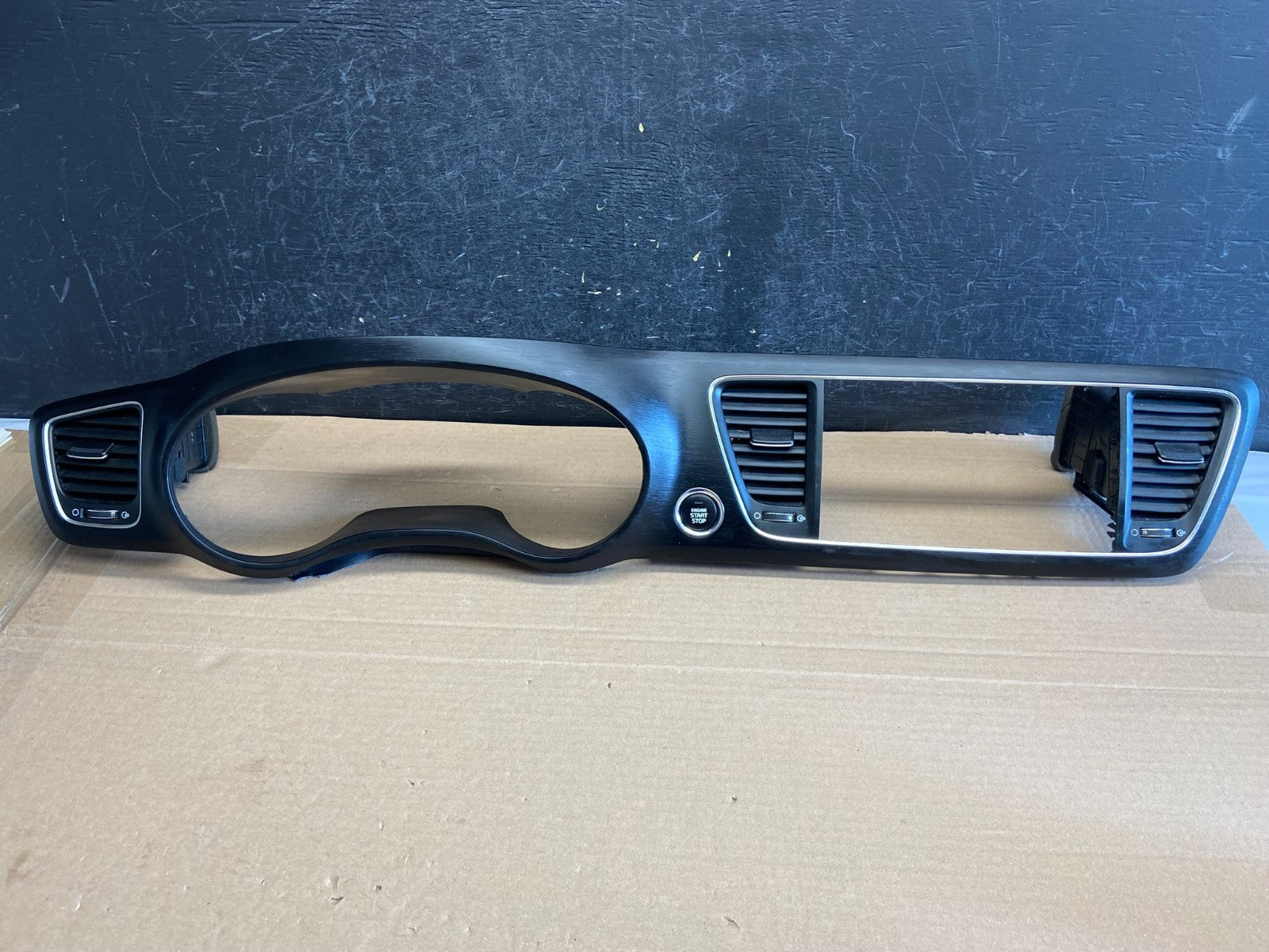 2015 to 2018 Kia Sedona Speedometer Radio Bezel Air Vent AG5004 DG0