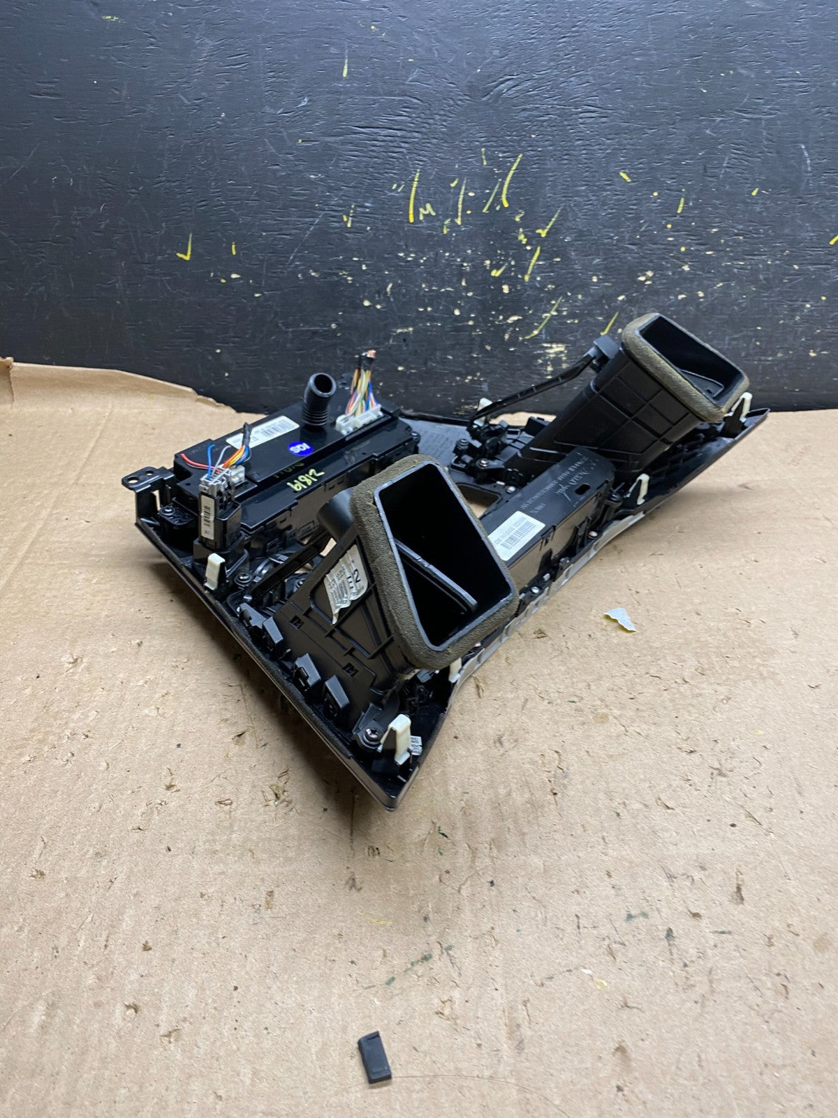 2011 to 2014 Hyundai Sonata Center Radio Climate Control Air Vent Bezel Z1819 DG4
