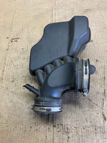 2020 to 2022 Ford Explorer OEM Air Right Intake Cleaner Inlet OEM p0886 DG2