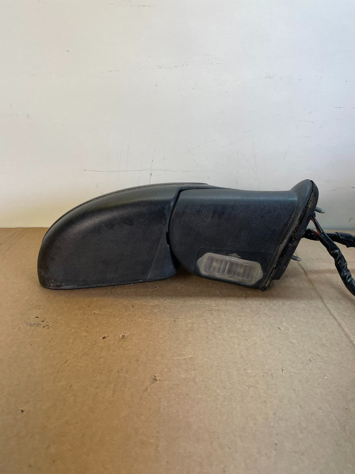 2003-2006 Chevrolet Tahoe Suburban Right Passenger Turn Door Mirror AH6181 DW3