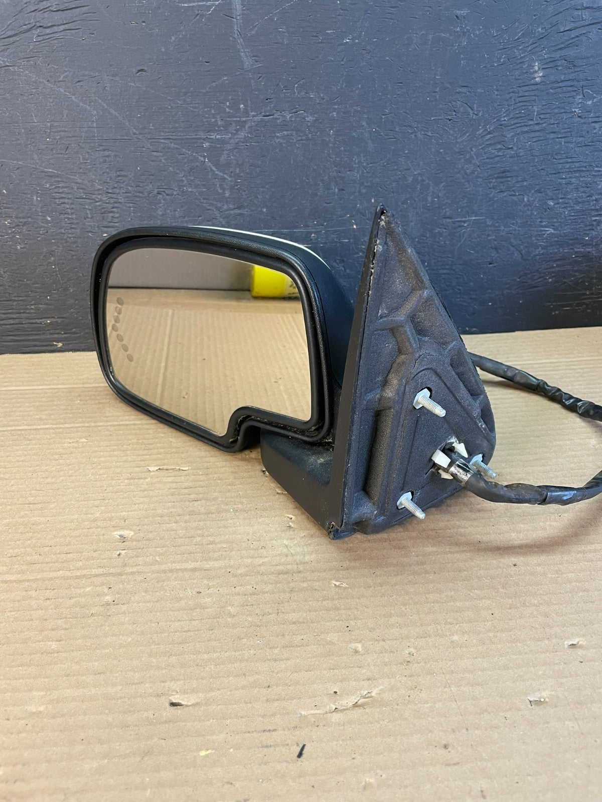 2003-2006 Chevrolet Tahoe Suburban Left Driver LH Turn Door Mirror AE8645 DW2