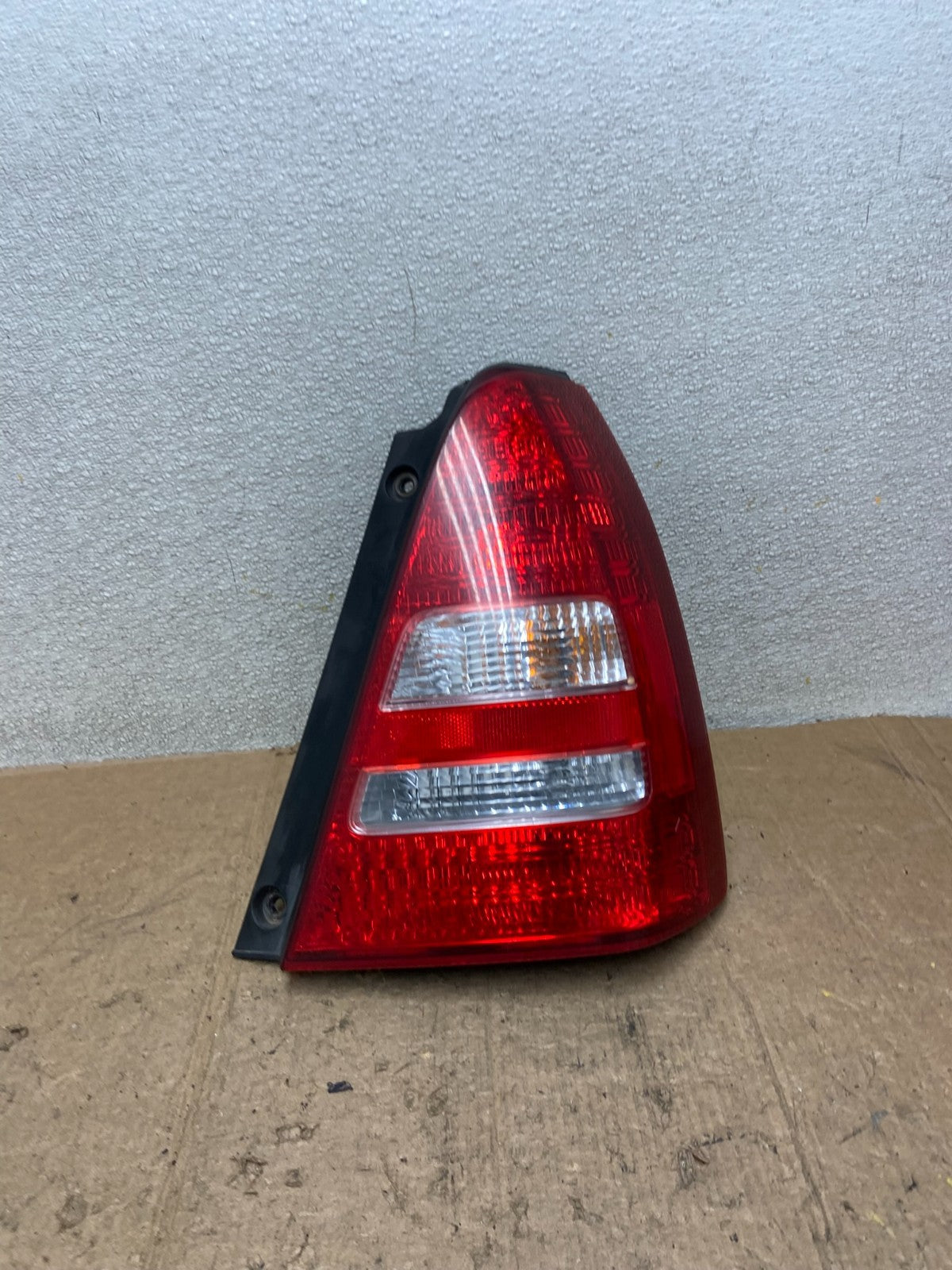 2003 2004 2005 Subaru Forester Right Passenger Rh Side Tail Light OEM AA43400