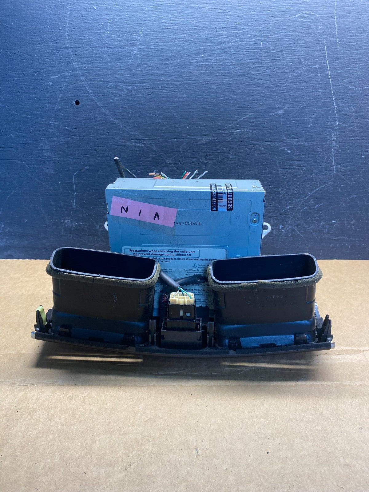 2004 to 2006 Lexus ES330 Es300 Radio Receiver Tape CD Air Vent AD7326 DG3