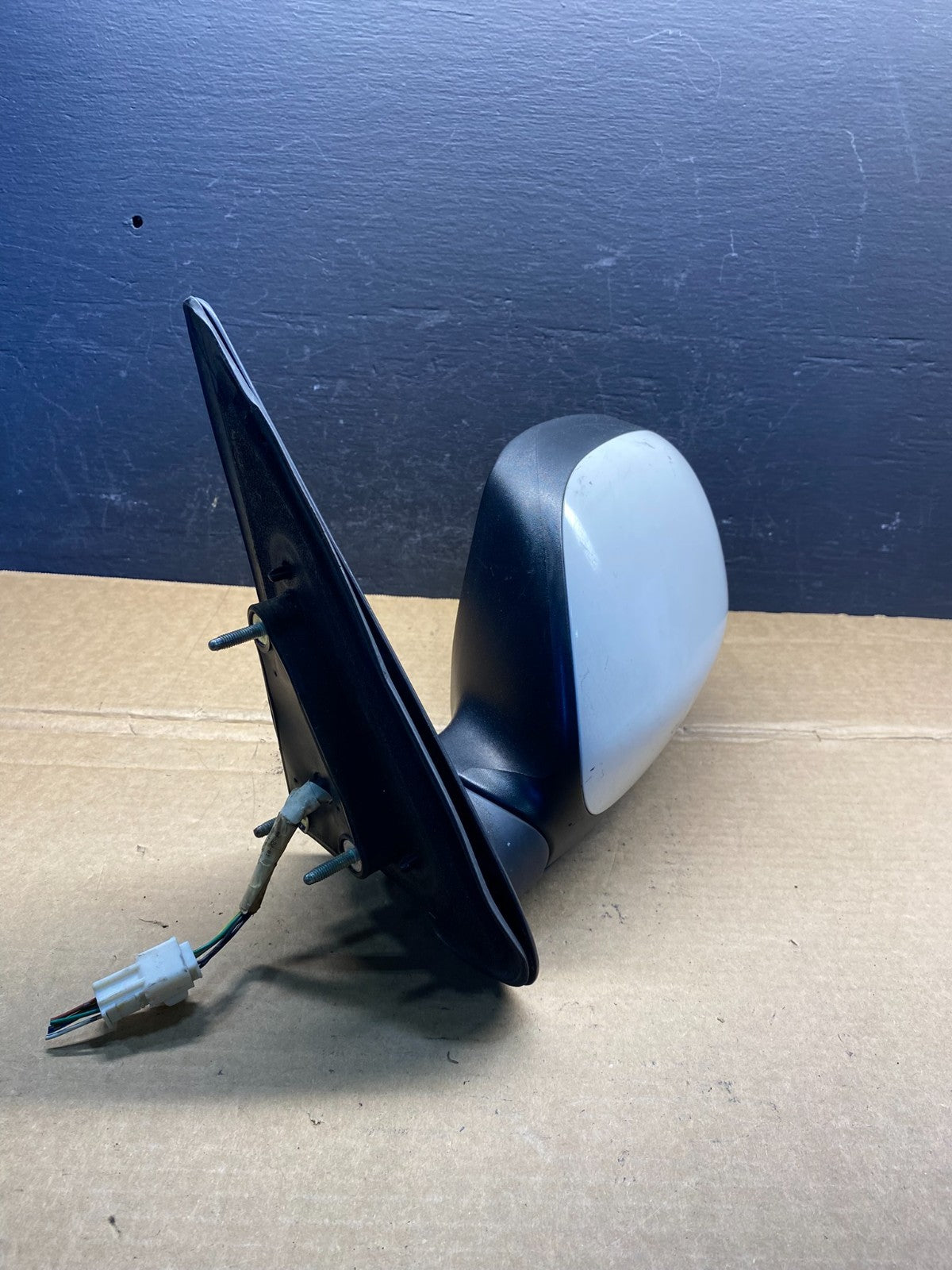 2001 to 2006 Toyota Sequoia Left Driver View Door Mirror ad3330 DG1