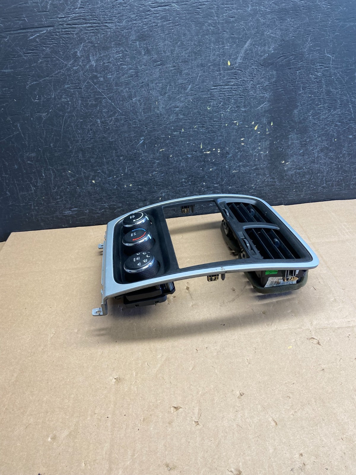 2010 to 2012 Dodge Caliber Dash Radio Center Bezel Climate Dash AI3233 DG2