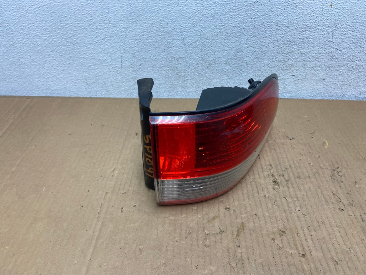 2001 2002 2003 Toyota Sienna Right Passenger Rh Side Tail Light AD1012 LK2