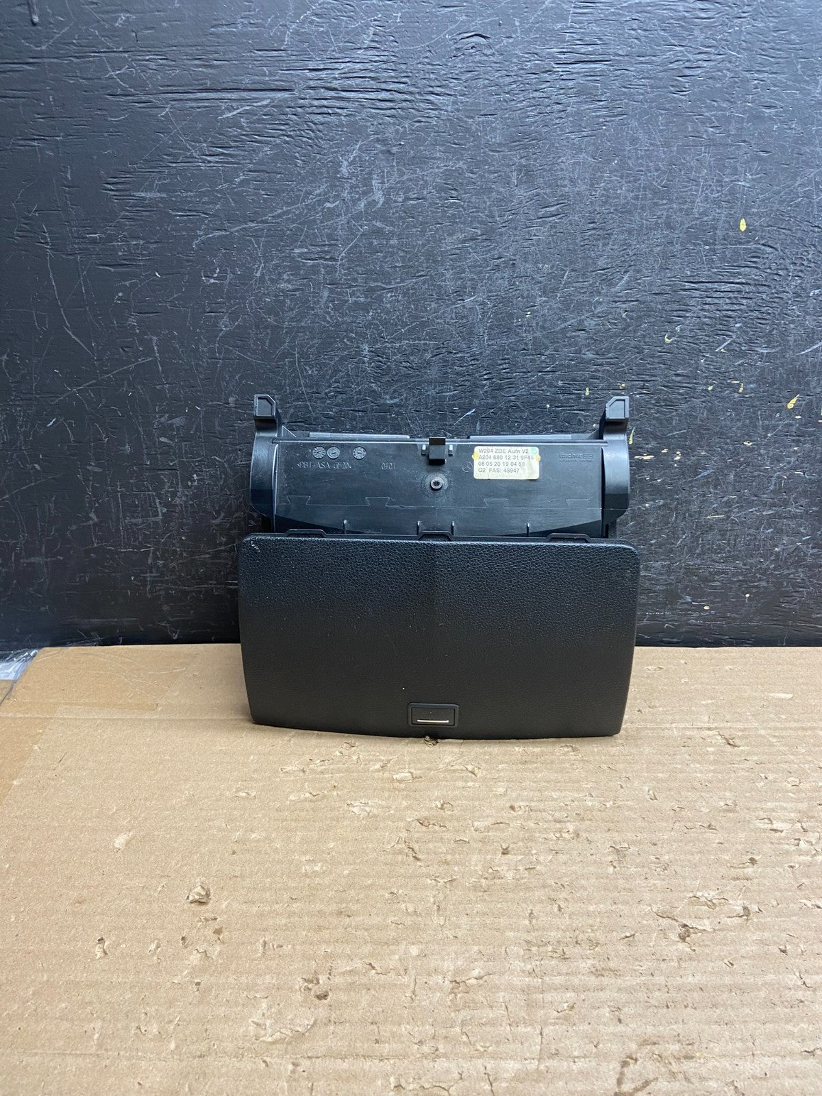 2008-2011 Mercedes W204 C300 Navigation Display Screen Monitor w/Cover AG8526 DG0