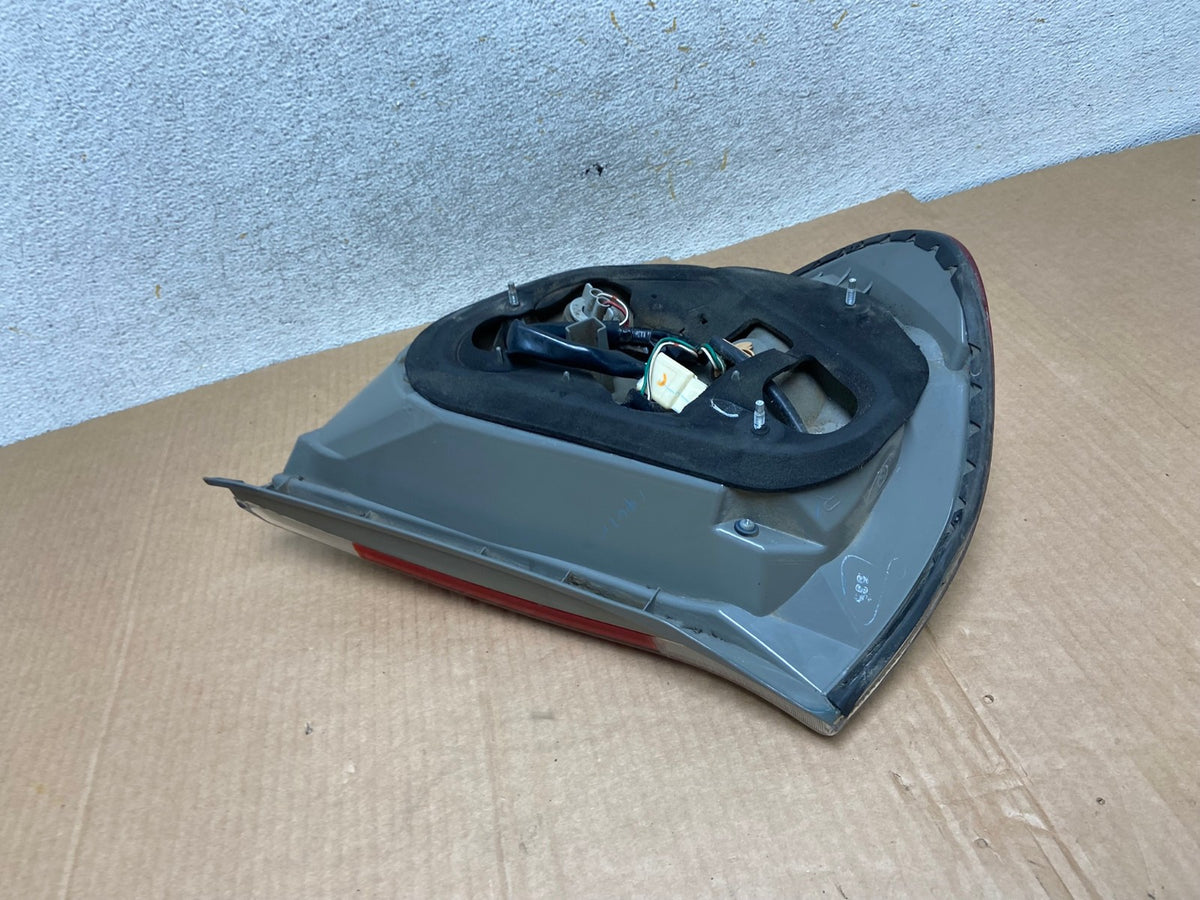 2005 to 2006 Toyota Camry Tail Light Right Passenger Side AI5685 LK5