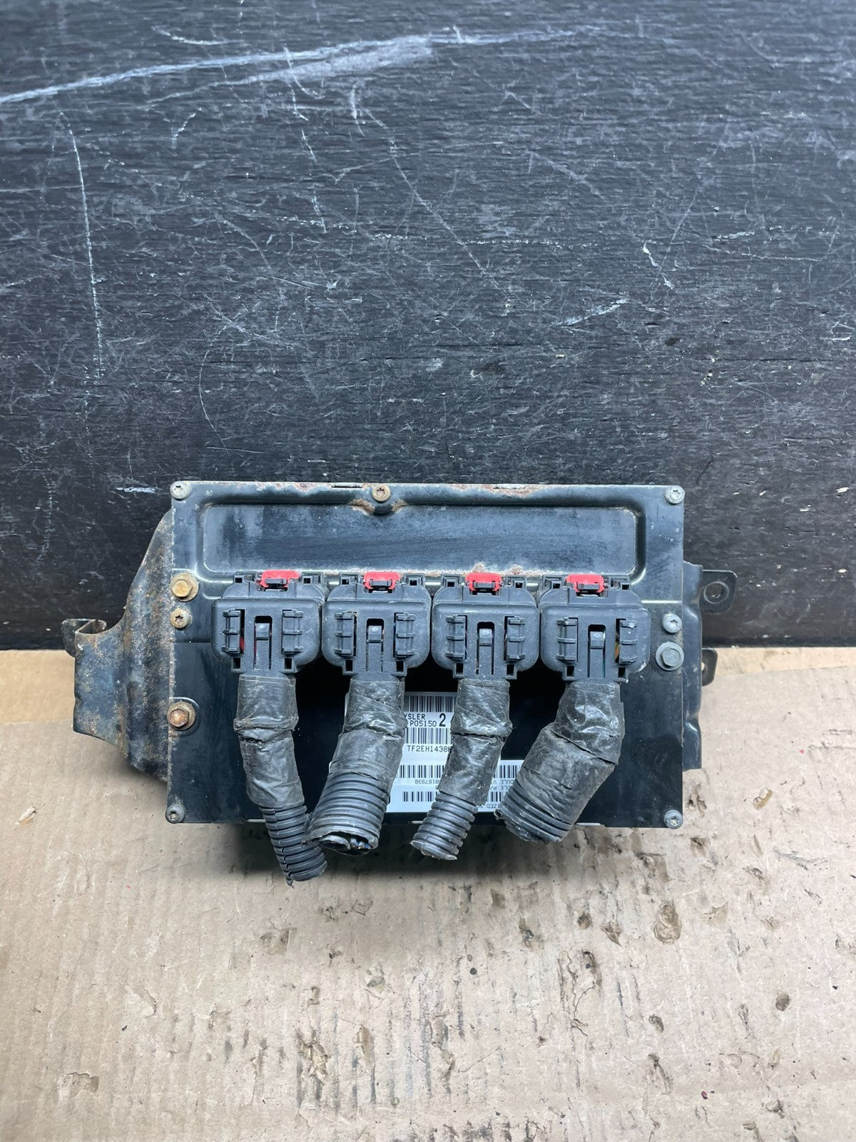 2008 Caravan Town & Country Engine Control Module p68044552ab u9143 DG0