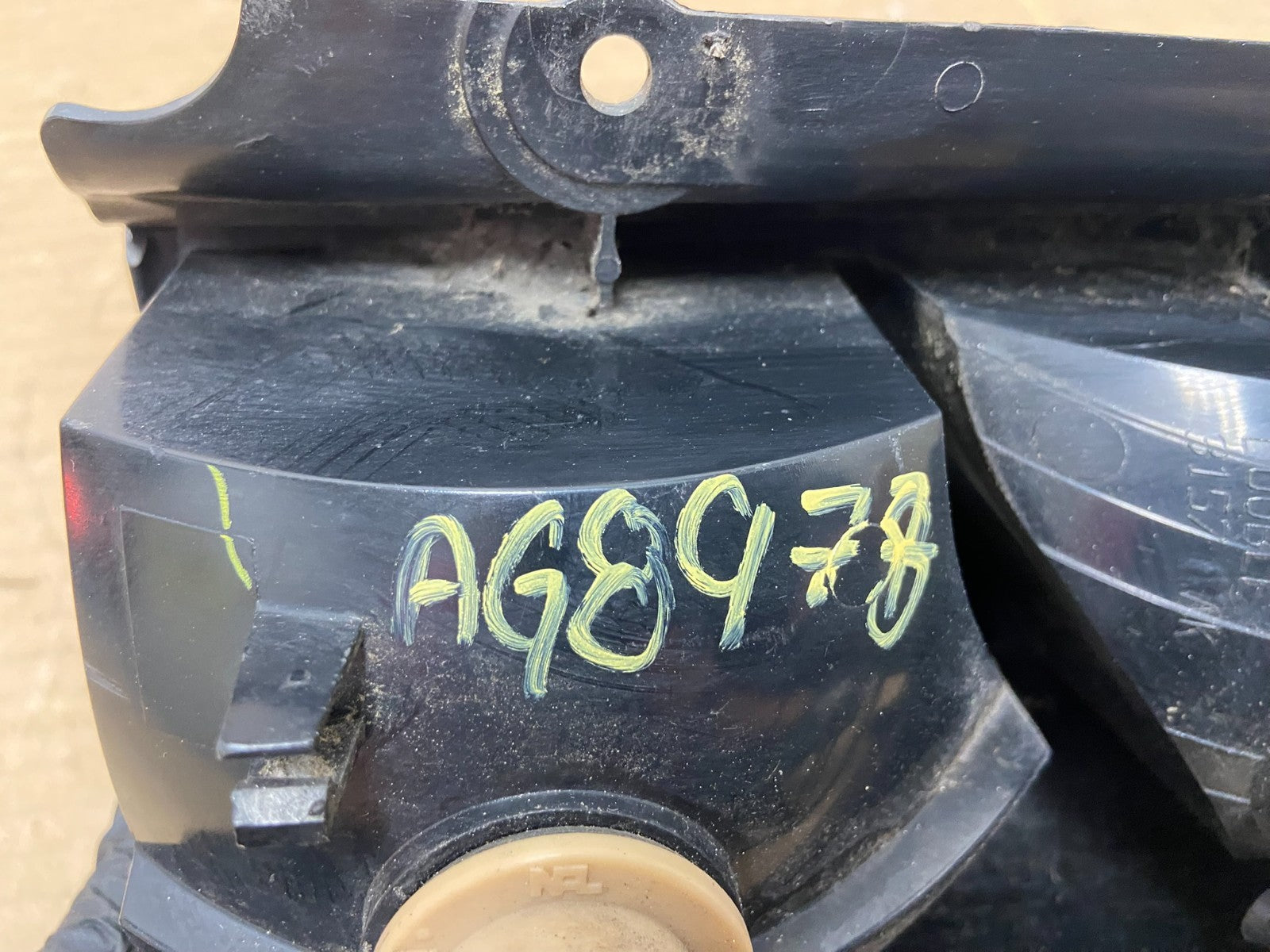 2002 2003 2004 Nissan Xterra Left Driver Side Tail Light AG8978 DW5