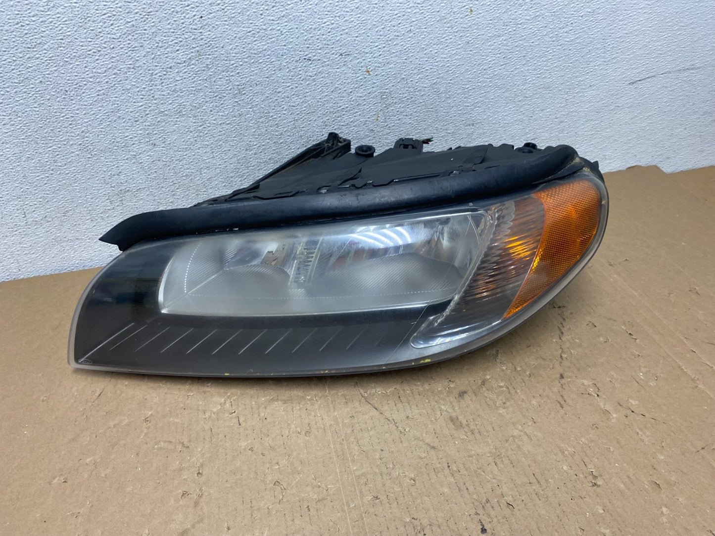 2008 to 2013 Volvo XC70 V70 S80 Driver Side Left Halogen Headlight AD8093 DW0