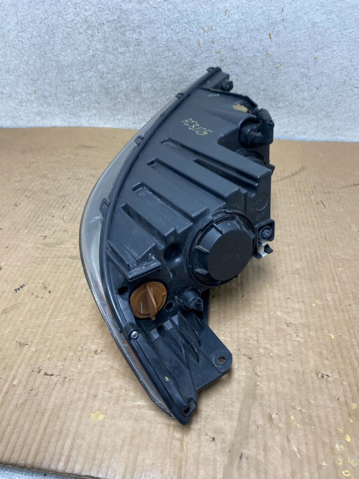 2011 to 2013 Kia Sorento Right Passenger RH Side Headlight Halogen AI8105 DW6