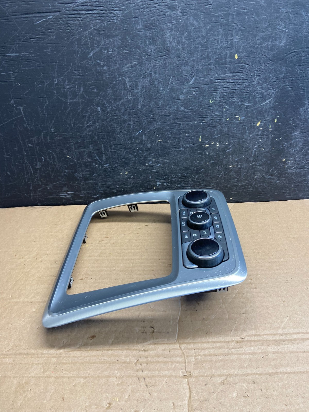 2013 - 2016 GMC Acadia A/C Heater Climate Control Radio Panel Bezel OE af1941 DG1