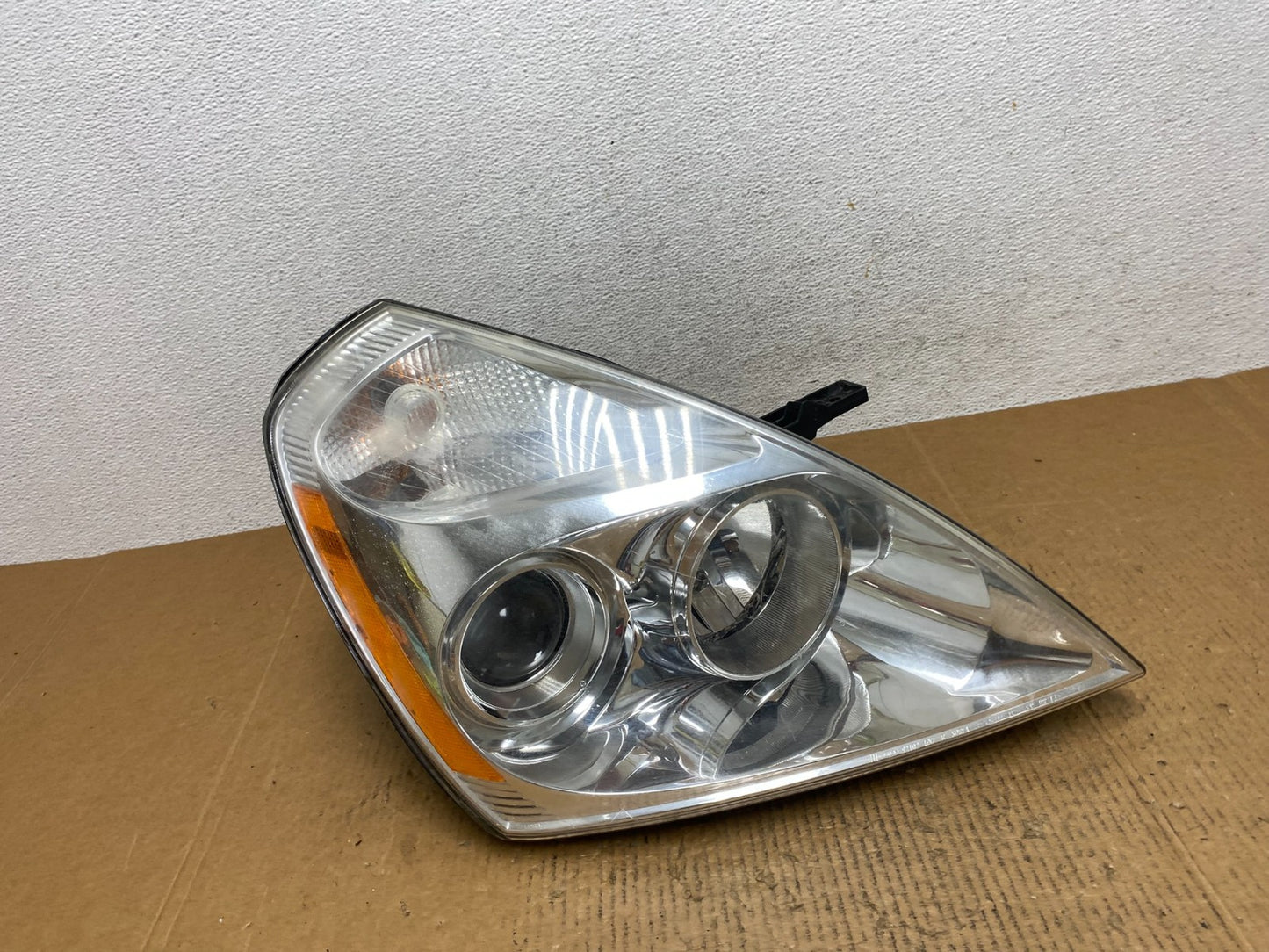 2008-2012 Kia Sedona Right Passenger RH Side Headlight Halogen AE1485 DW0