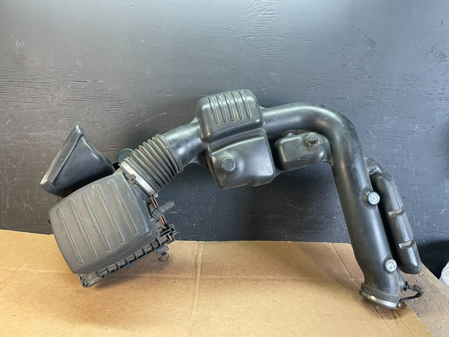 2011 - 2013 Dodge Durango 3.6L Resonator Air Intake Tube ae0896 DG0