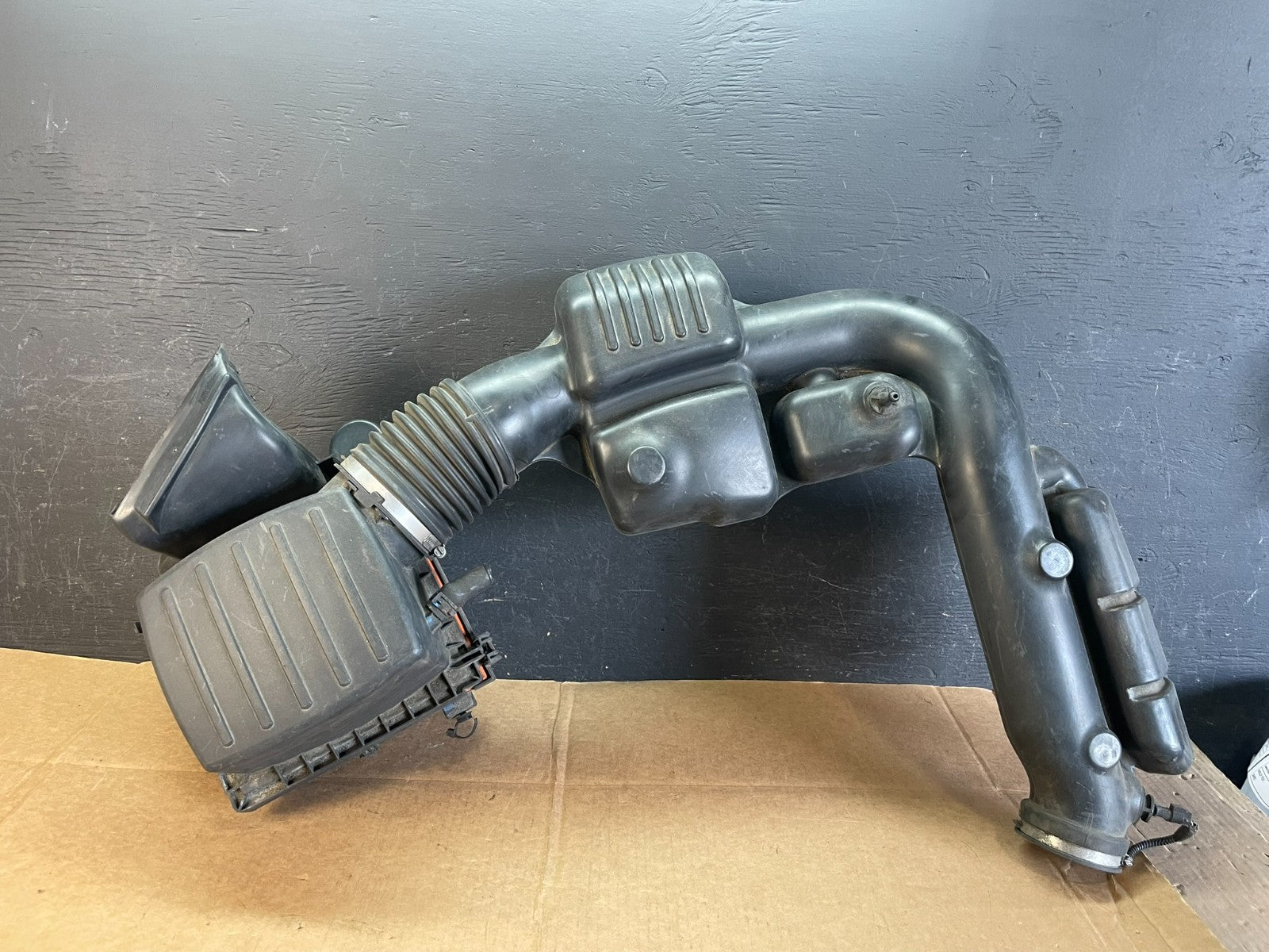2011 - 2013 Dodge Durango 3.6L Resonator Air Intake Tube ae0896 DG0