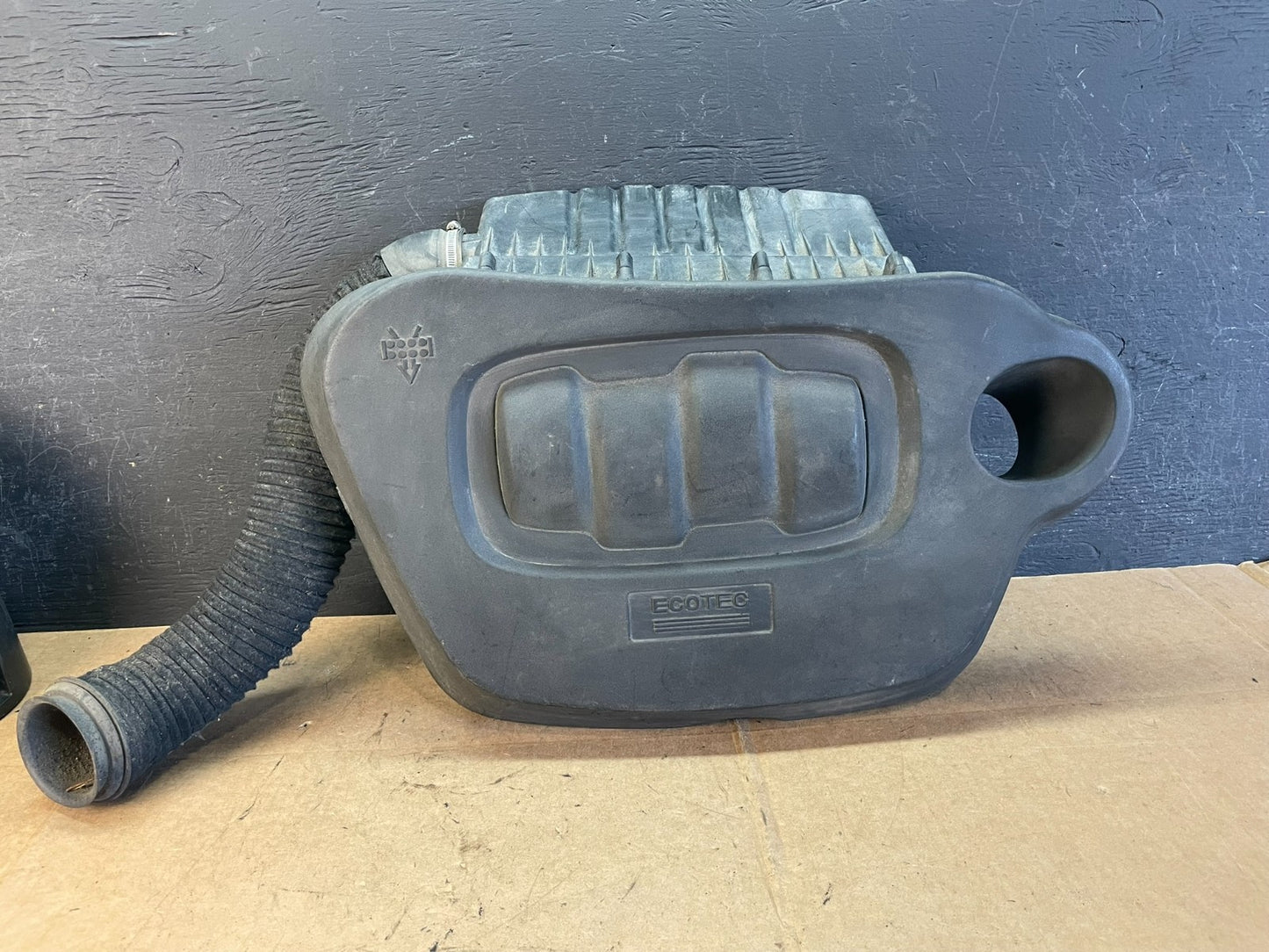 2006 to 2011 Chevrolet HHR Engine Motor Cover Shield AE1093 DG0