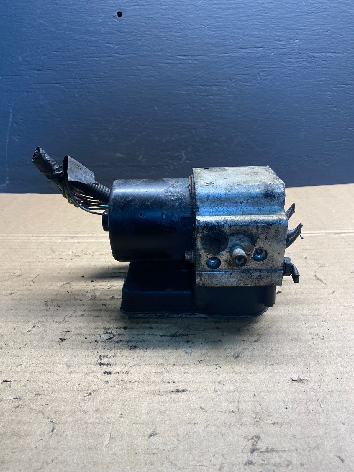 2003 - 2005 Chevrolet Silverado GMC Sierra ABS Anti-Lock Brake Module ab7317 DG2