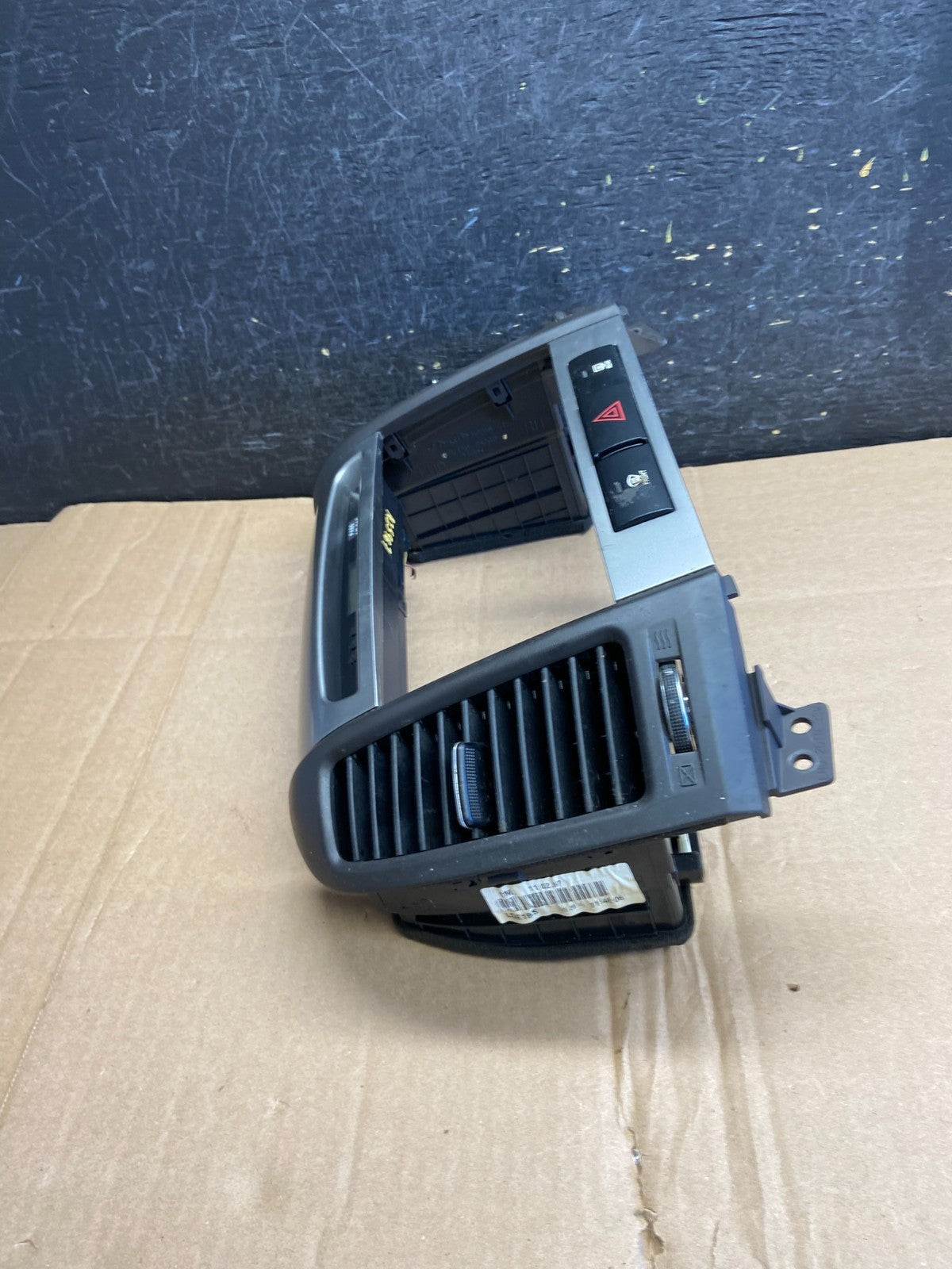 2007 to 2009 Hyundai Santa Fe Center Dashboard Radio Bezel Trim AI5967 DG1