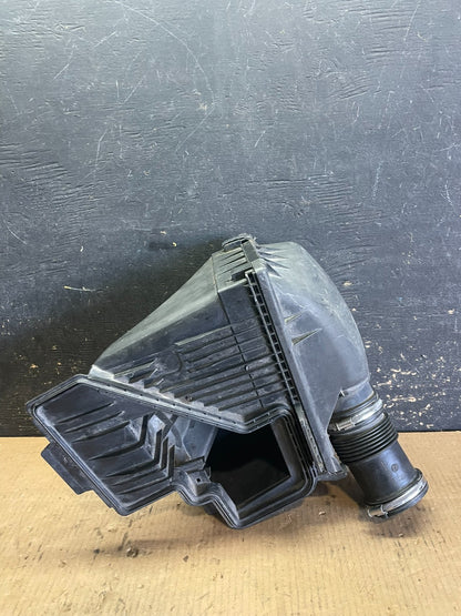 2002 to 2008 BMW 7 E65 E66 750Li 750i Right Air Cleaner Intake Box AA5994 DG2