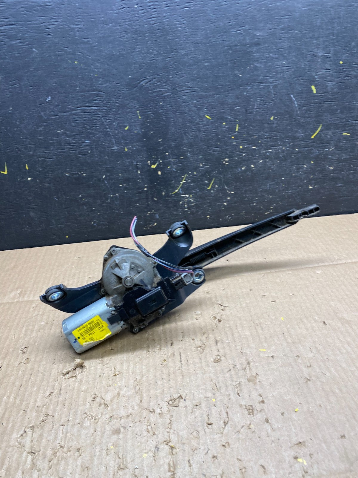 2011 to 2014 Ford Edge Licnoln MKX Rear Windshield Wiper Motor OEM V1570 DG3