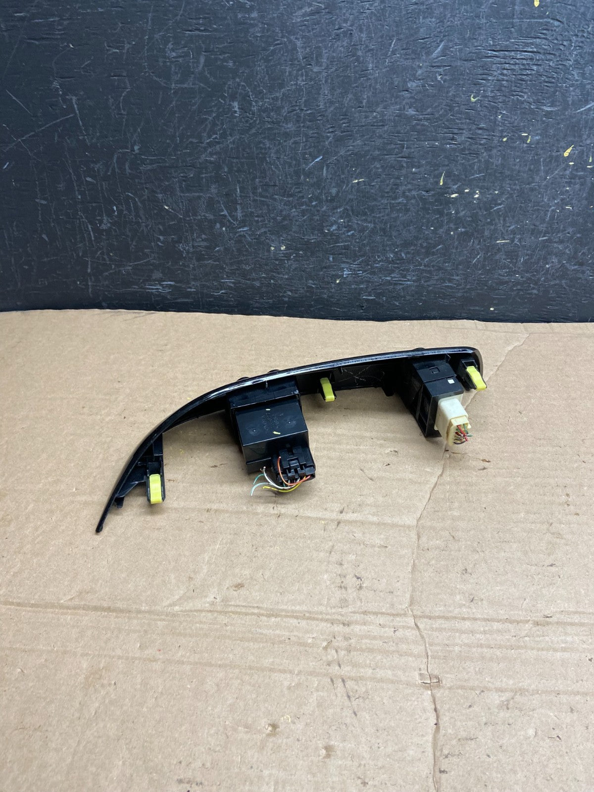 2004 to 2010 Toyota Sienna Left Side Climate Switches Bezel Trim AF1912 DG1