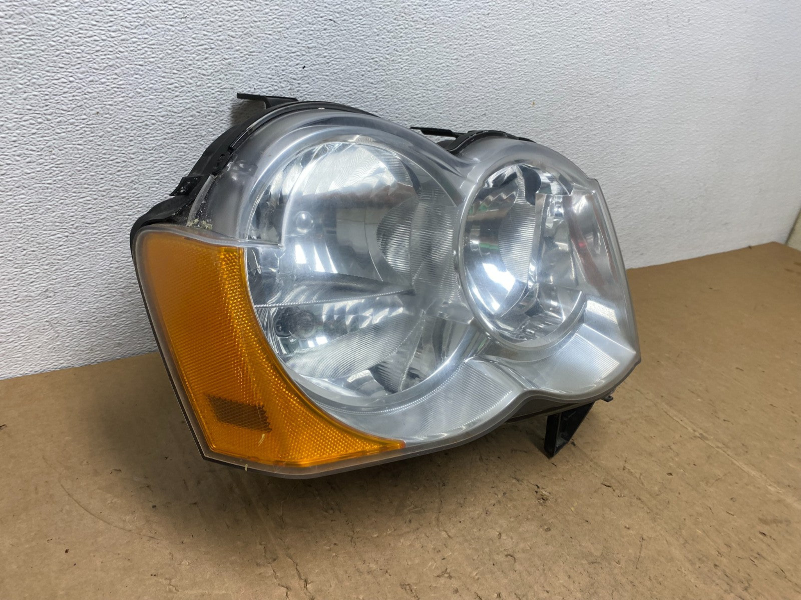 2008-2010 Jeep Grand Cherokee Right RH Side Halogen Headlight AD0621 DW2