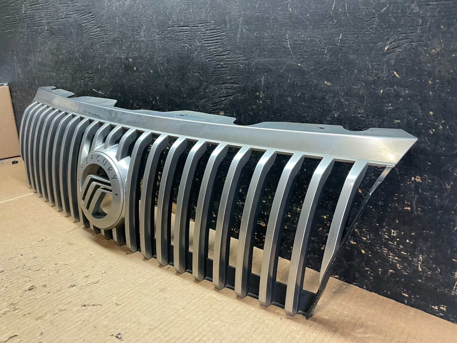 2006 to 2010 Mercury Mountaineer Front Upper Grill Grille Oem AB3184 DG2
