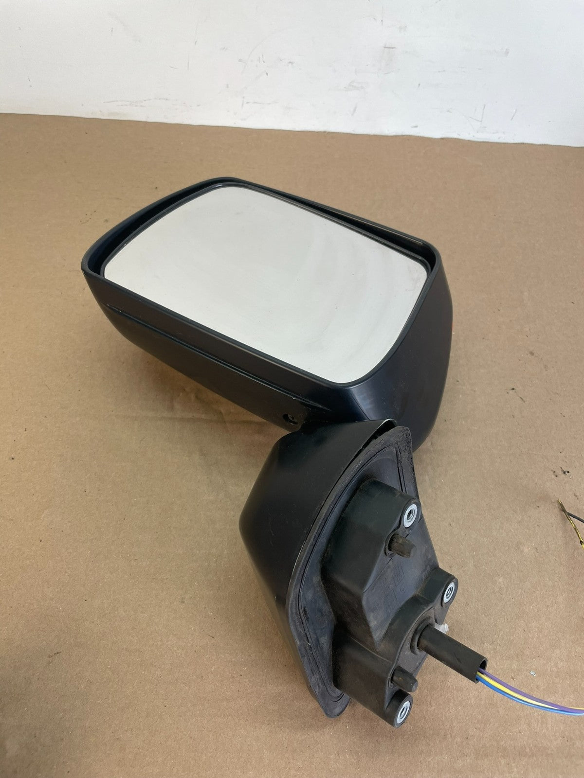 2004 - 2011 Mitsubishi Endeavor Left Driver LH Door View Mirror AF5630 DG2