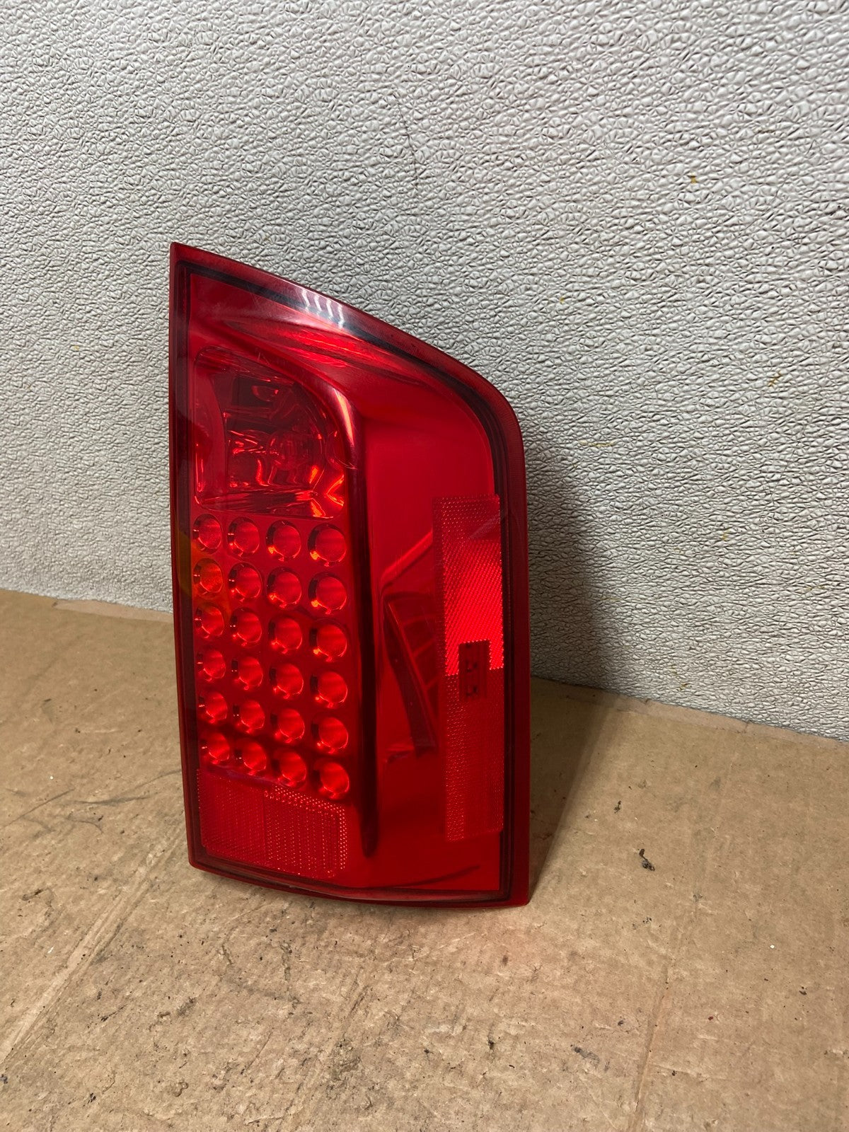 2004 to 2010 Infiniti Qx56 Right Passenger RH Side Tail Light AA35501