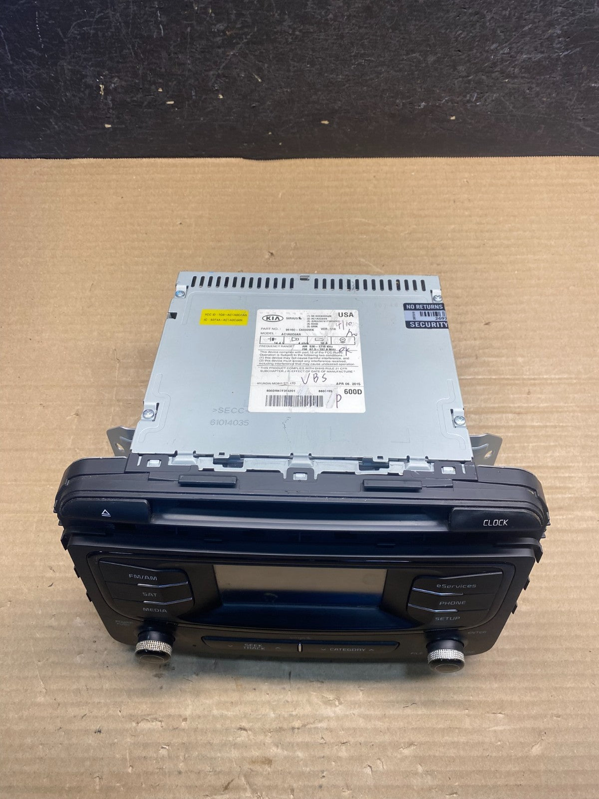 2016 to 2018 Kia Sorento AM/FM CD Radio Screen Display AF3878 DW3