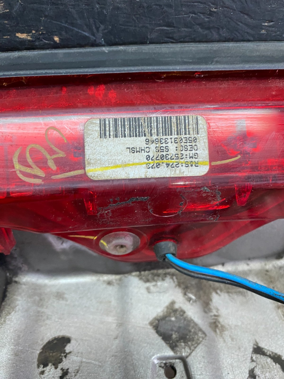 2001 to 2004 Cadillac Seville SLS Rear 3rd Break Light LID Mounted S5742 DG12