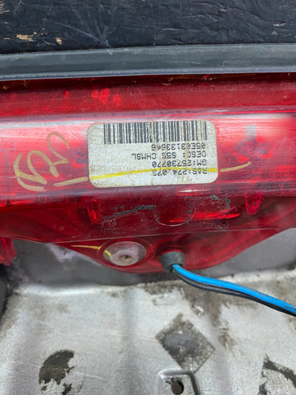 2001 to 2004 Cadillac Seville SLS Rear 3rd Break Light LID Mounted S5742 DG12