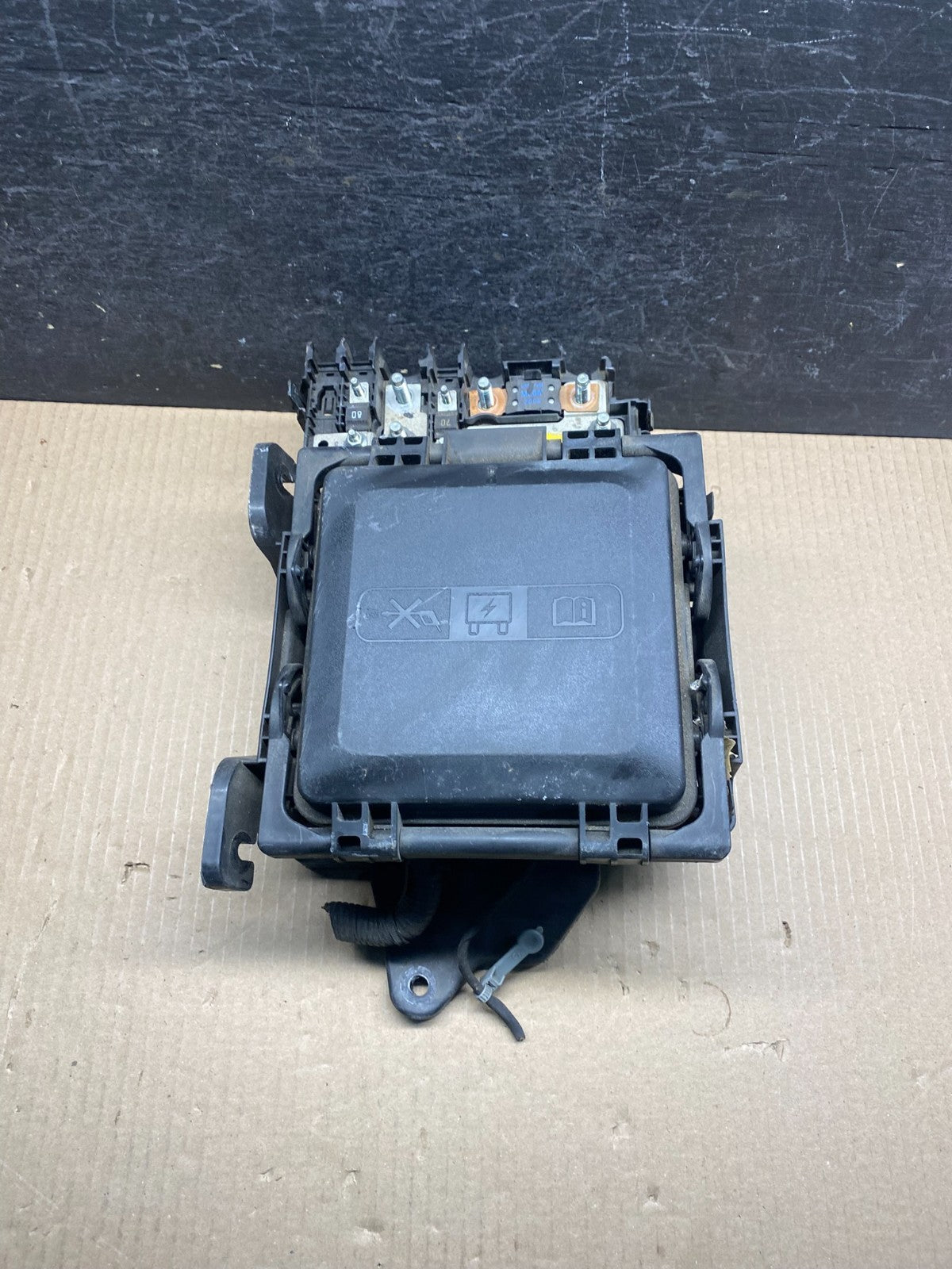 2016 2017 2018 Cadillac Cts ATS 2.0L 3.6L Engine Bay Fuse Box AH7443 DG0