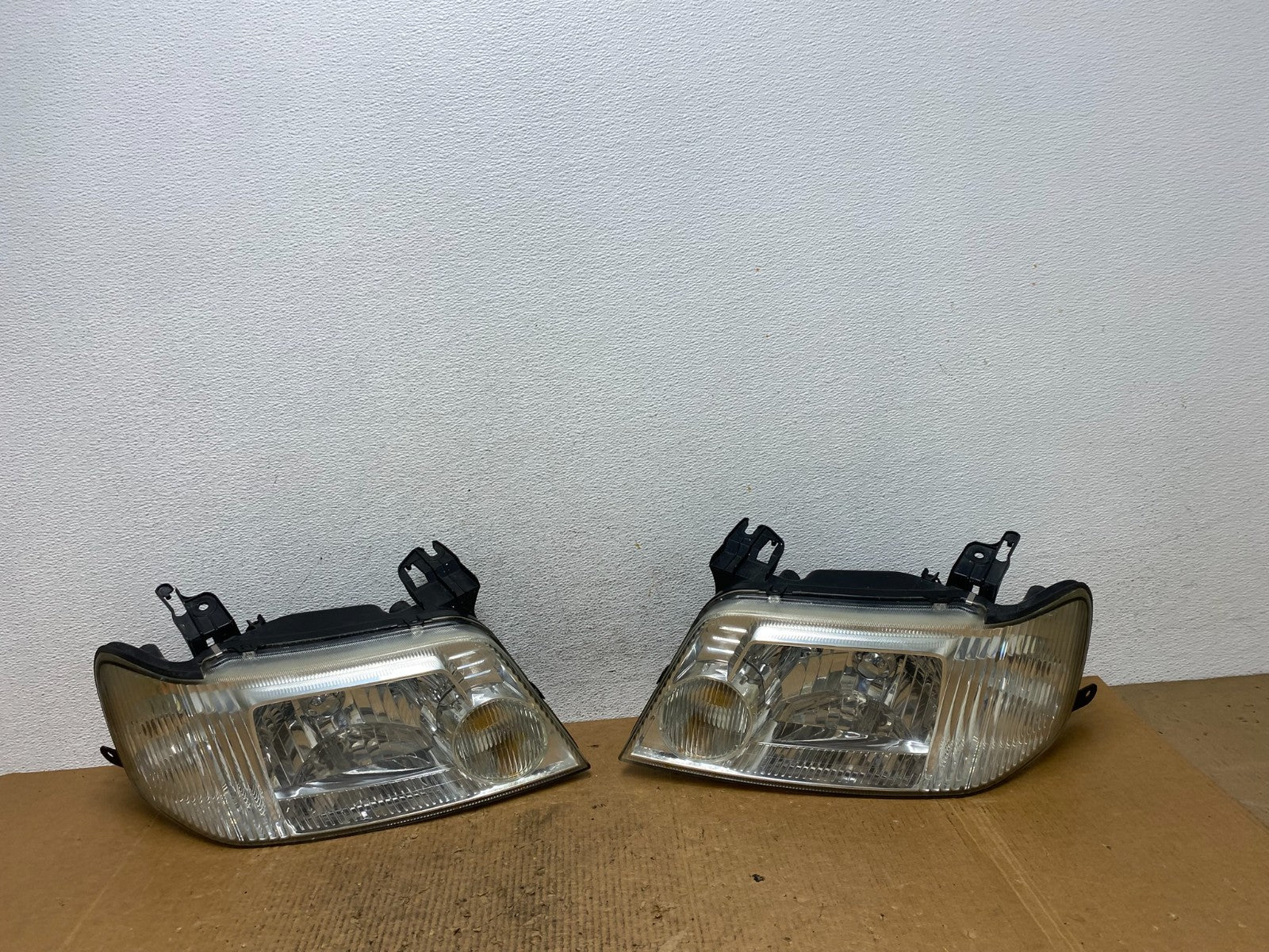 2005 to 2007 Mercury Mariner Left+Right Side Halogen Headlights AE1664 DW0