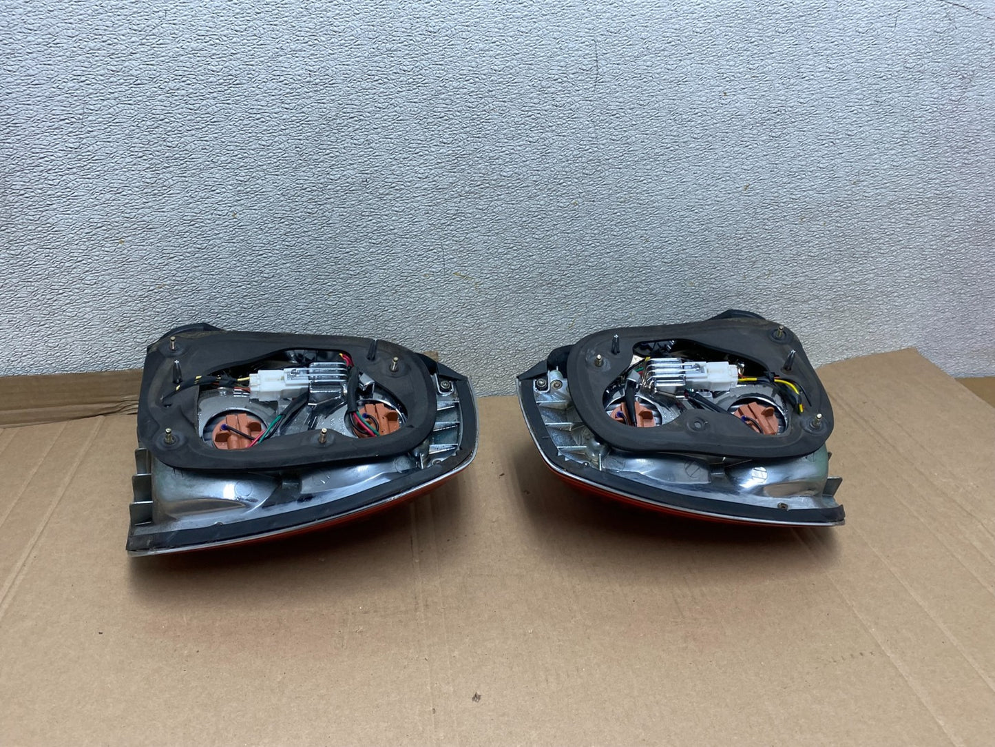 2004 2005 Hyundai XG350 XG Left+Right Tail Lights U6998 DW6