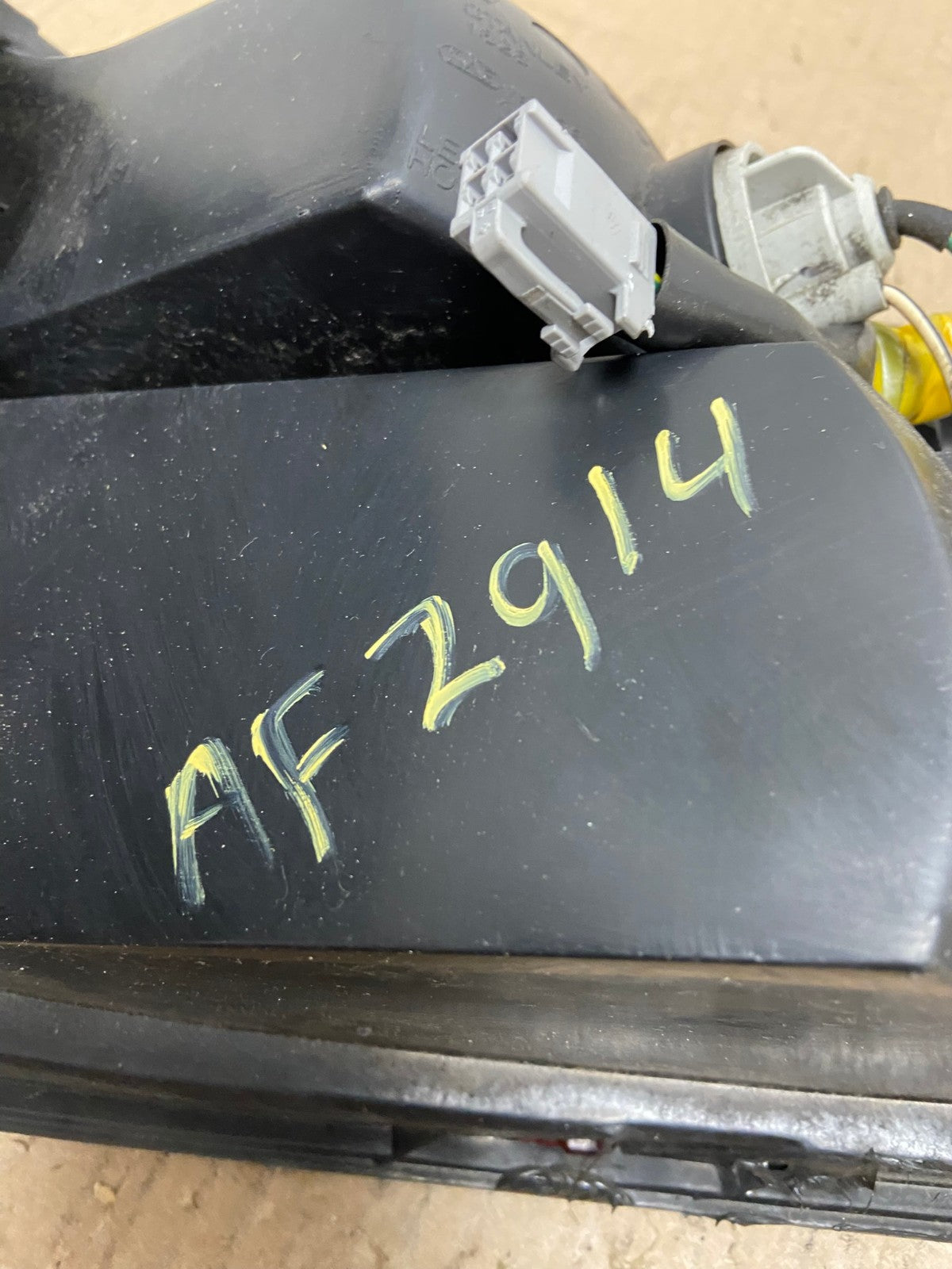1998 1999 2000 Toyota Sienna Left Driver Tail light AF2914 LK8