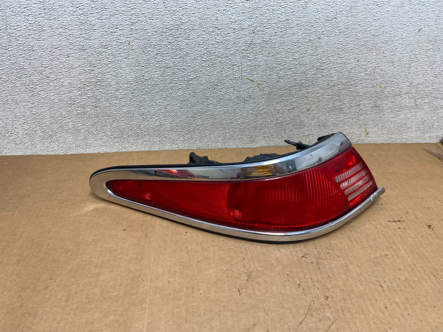 1997 - 1998 Lincoln Mark VIII 8 Left Driver LH Side Tail Light Oem R3606 DW0
