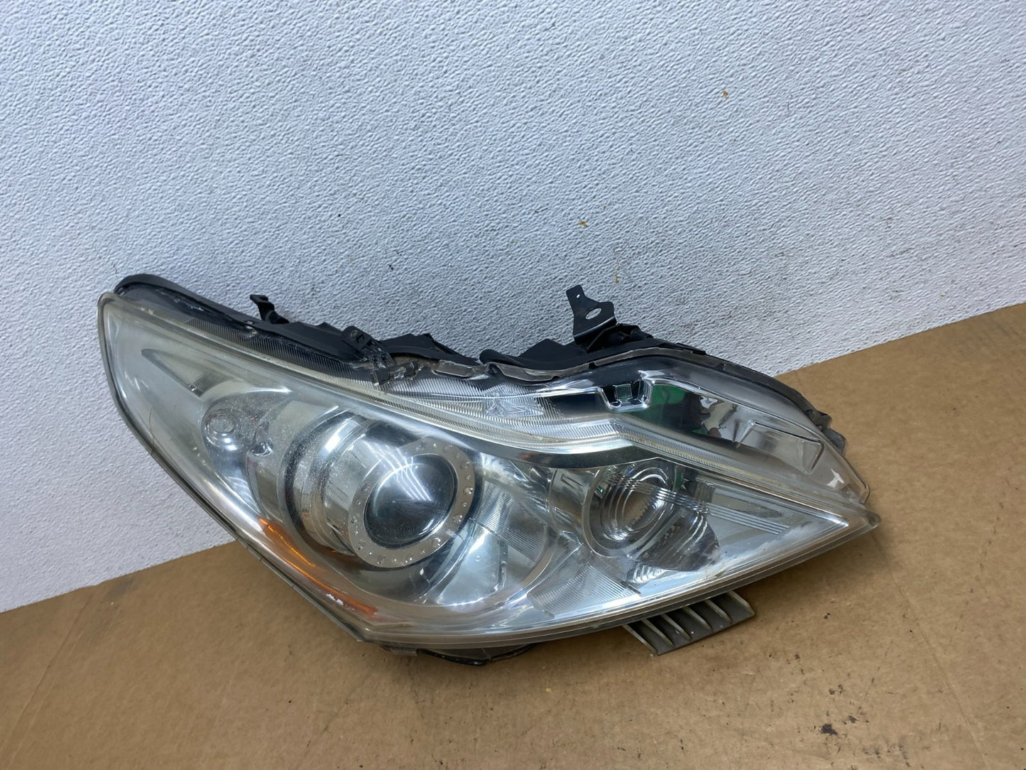 2010-2012 Infiniti G37 Right Passenger Side Xenon HID Headlight AE3175 DW1