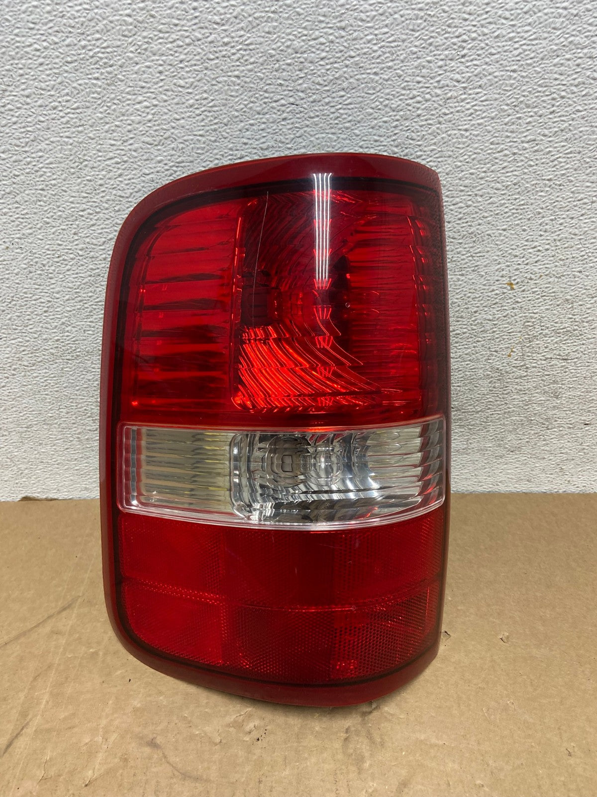 2004 to 2008 Ford F150 F-150 Left Driver LH Side Tail Light AG0470 LK0