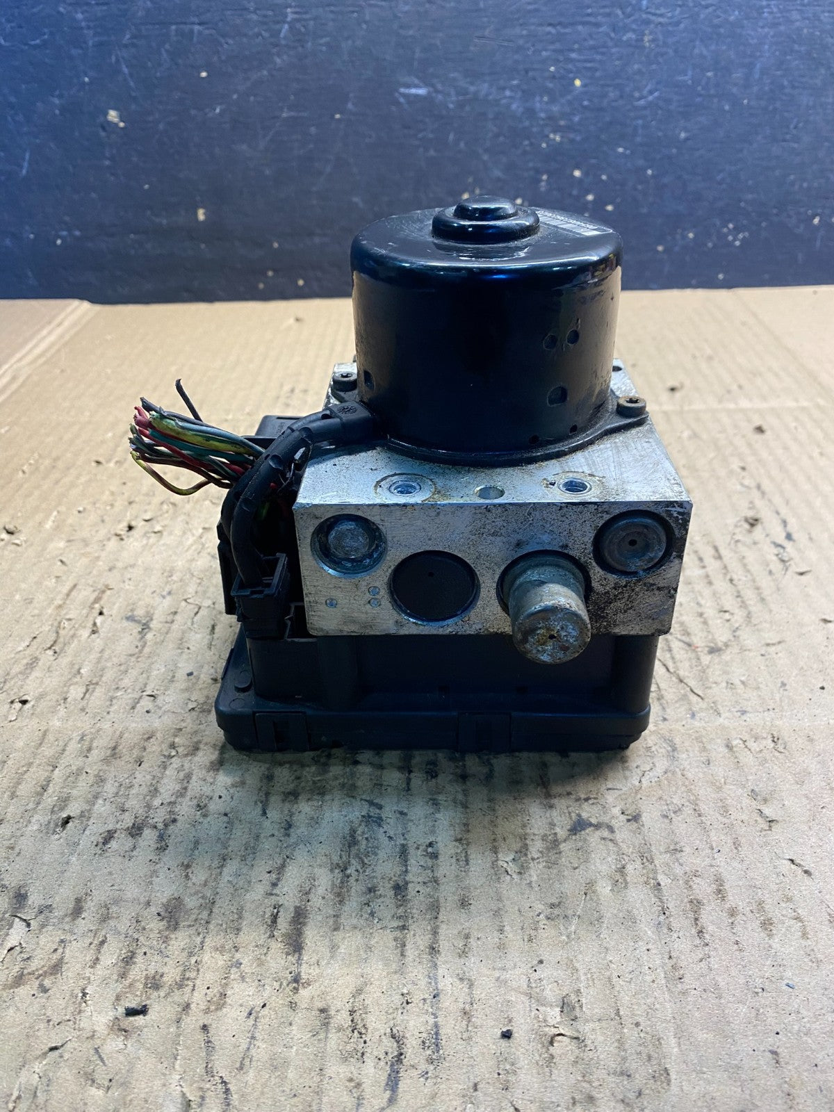 2002 2005 Ford Explorer  ABS Anti Lock Brake Pump Module Oem AB2802 DG5