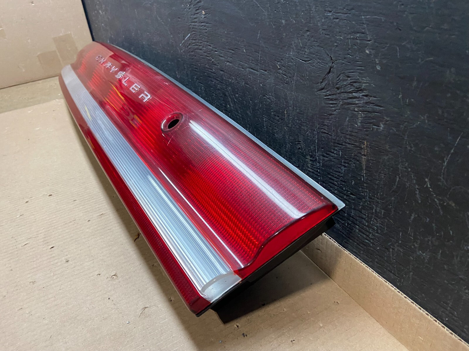1993 to 1997 Chrysler Concorde Center Trunk Tail light E8579 PS1