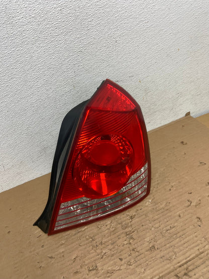 2004 2005 2006 Hyundai Elantra Sedan Right Passenger Tail Light AD4322 LK2