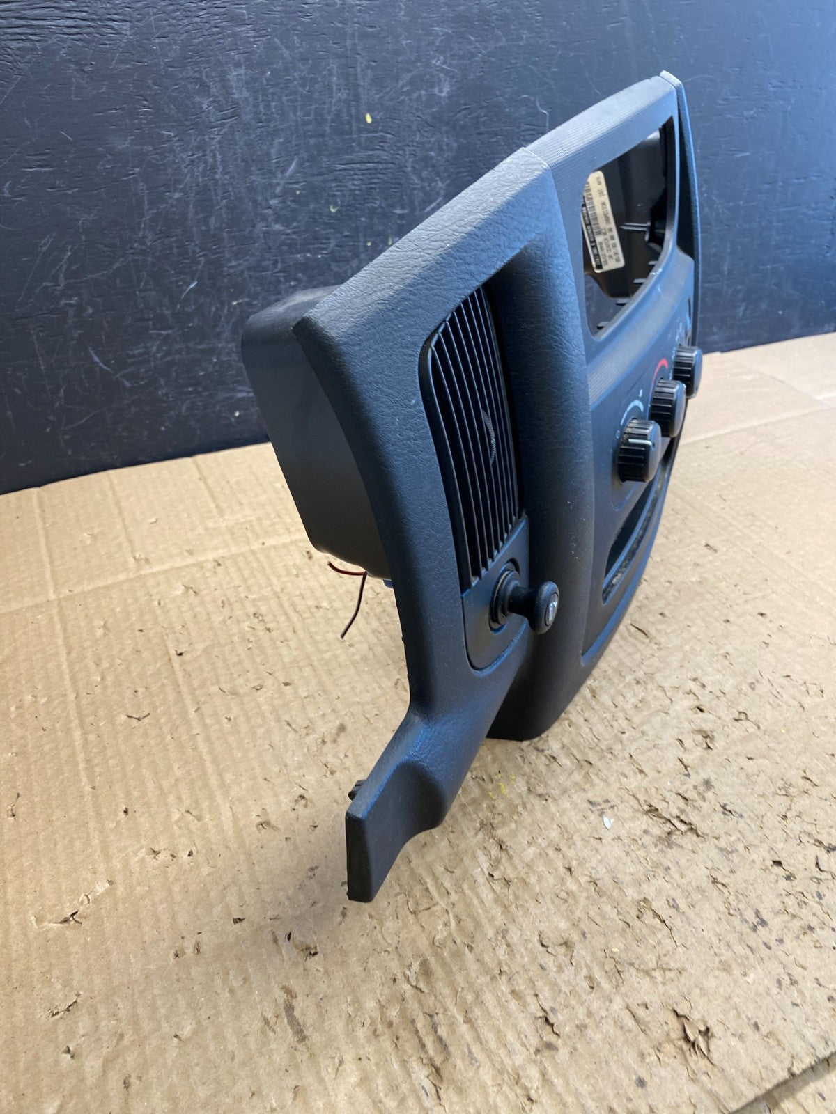 2002 to 2005 Dodge Ram Radio Climate Control Dash Air Vent Bezel Trim AD1921 DG2