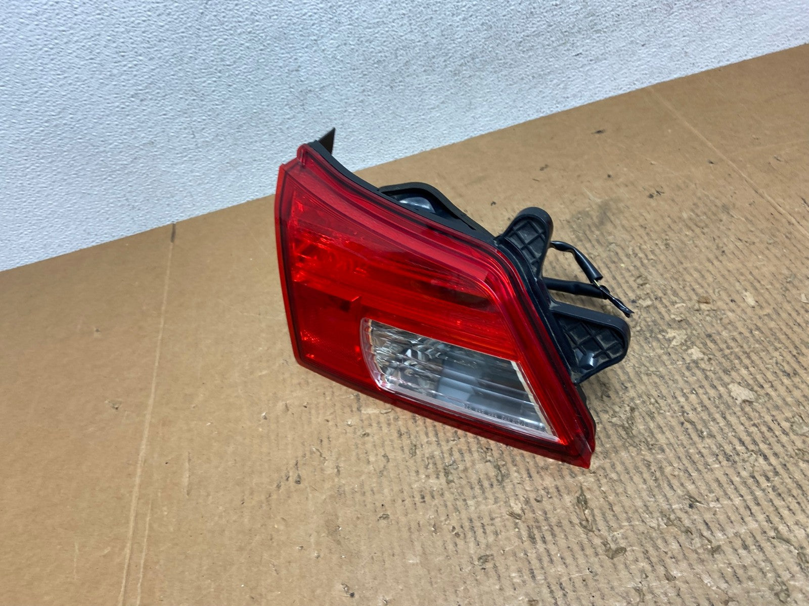 2010-2014 Subaru Outback Left Driver Lh Side Inner Tail Light AE2695 LK1