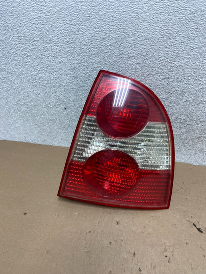 2001 to 2005 Volkswagen Right Passenger Side Tail Light AG41070