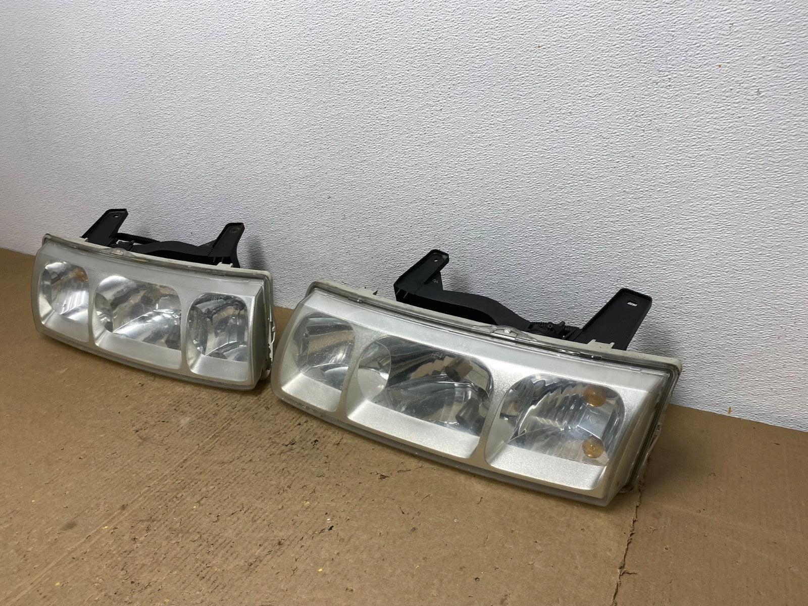2002 2003 2004 Saturn Vue Left+Right Set Side Headlights Oem AC1609 DW1