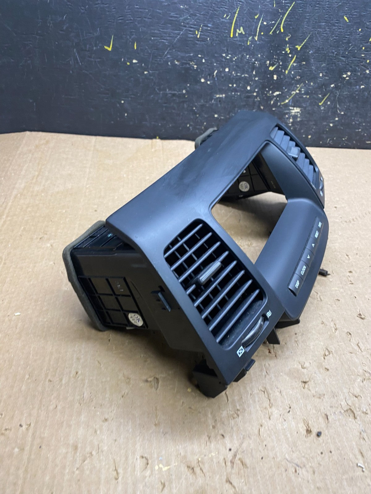 2007 - 2009 Kia Amanti Center Console Dash Radio Panel Trim OEM Z4319 DG1
